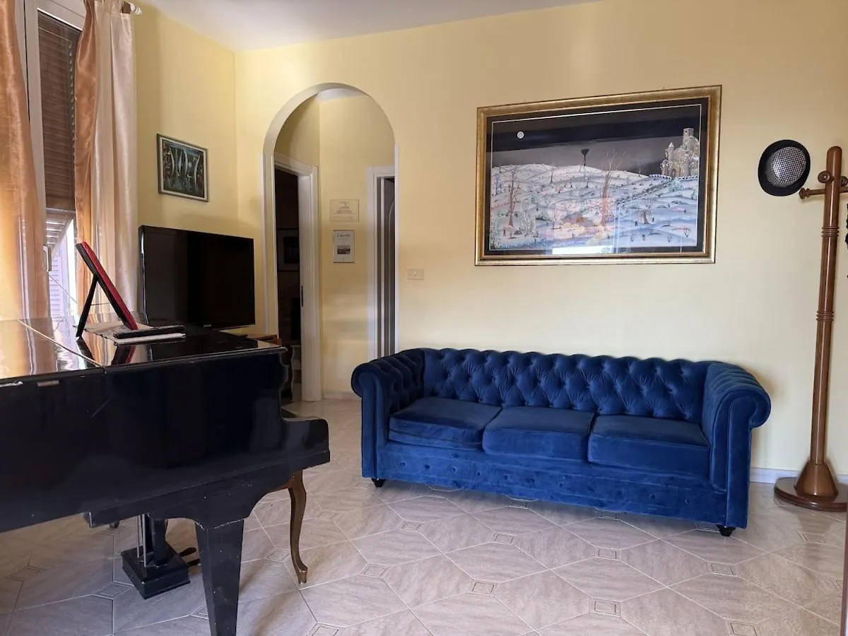 The Piano Apartment - Beautiful View - By Host4U インペリア イタリア